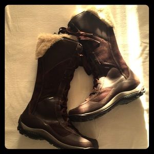 Almost new brown Merrell winter boot